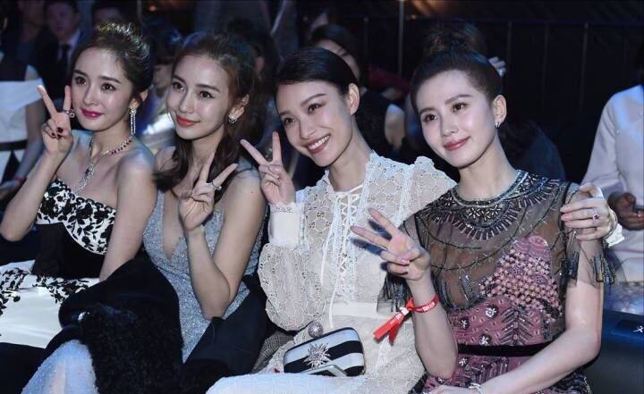 白梦妍|从网红逆袭成“收视女王”,任嘉伦夸赞她演技好,如今和baby上综艺