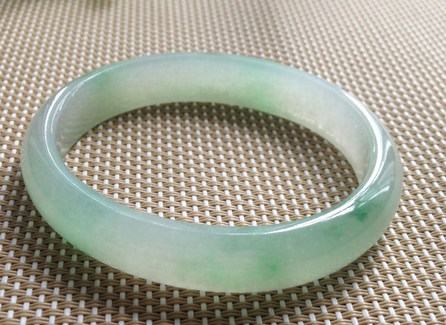 翡翠|翡翠拥有很多的品种，糯种是最普遍的品种，但是它的品质也不同