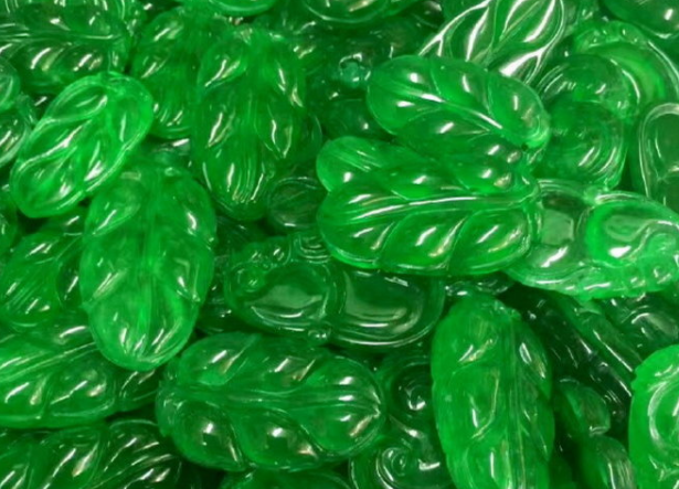 翡翠|学会分辨翡翠饰品的瑕疵，不一样的程度，对价值的影响是不同的