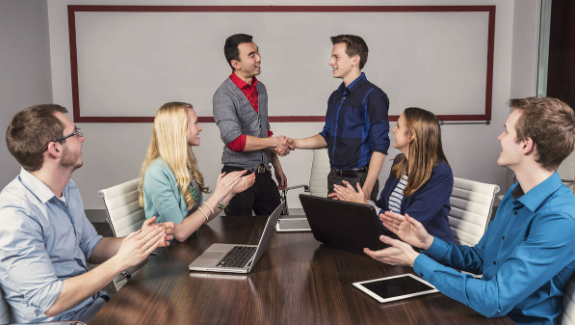 神剑|职场人士,如何才能与同事相处好关系?