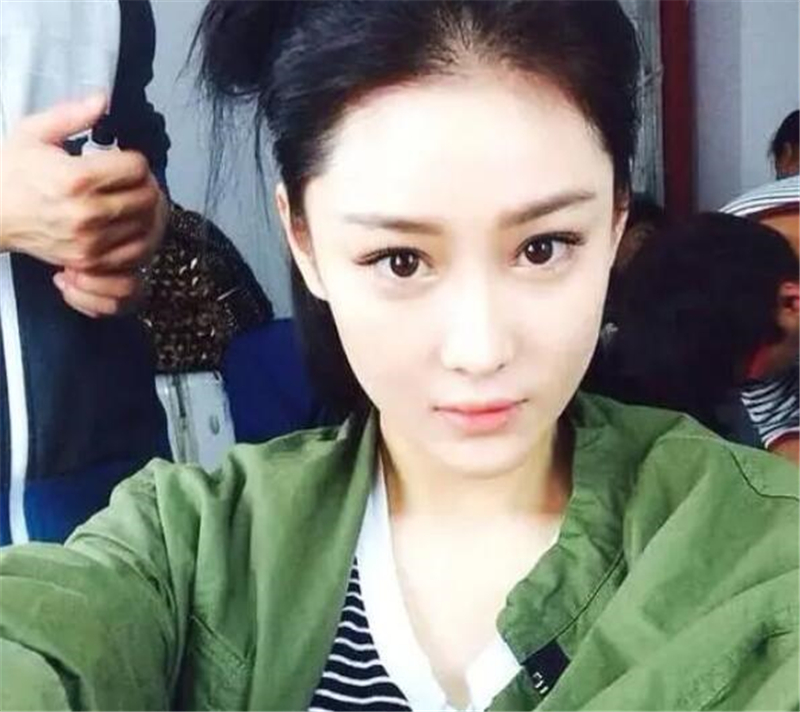 张馨予|张馨予开始晒孩子了？一纸婚书改写命运，36岁还被丈夫当成公主