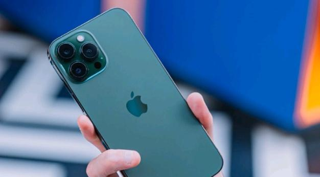 芯片|iOS16适配苹果14全新屏幕造型，“史上屏幕显示最高”的iPhone来了