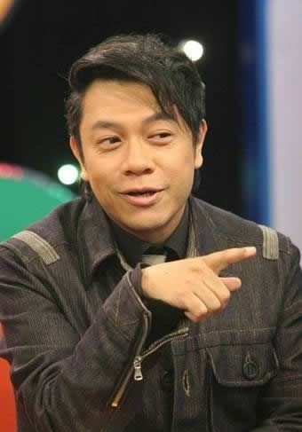 蔡康永|蔡康永，60岁发福显老态，相伴22年男朋友照片，身材魁梧很帅气