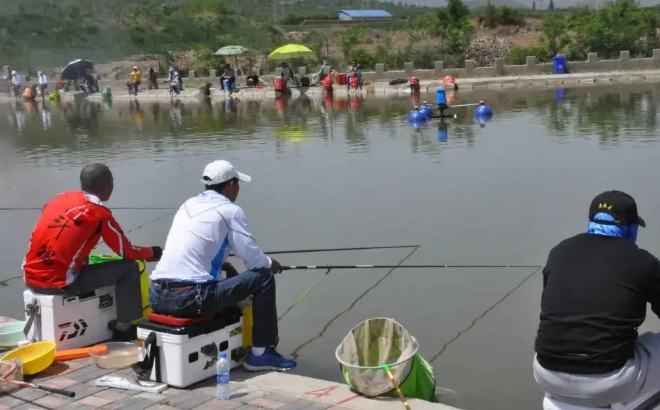 许多|钓鱼已经成为了许多人喜爱的休闲方式