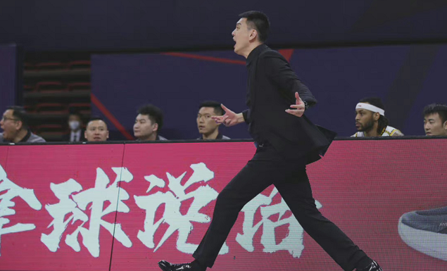 山西男篮|杨鸣疯狂投诉！山西殊死一搏，张镇麟暴扣，郭艾伦失误太多了