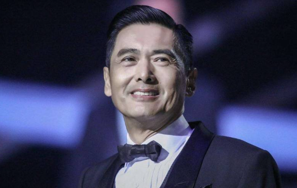 快乐星球|周润发为什么是巨星?偶遇路人合影后,大家才明白他成名的原因