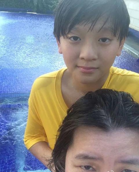 王菲|她是娱乐圈第一女流氓,捧红王菲那英,未婚未育收养好友遗孤19年