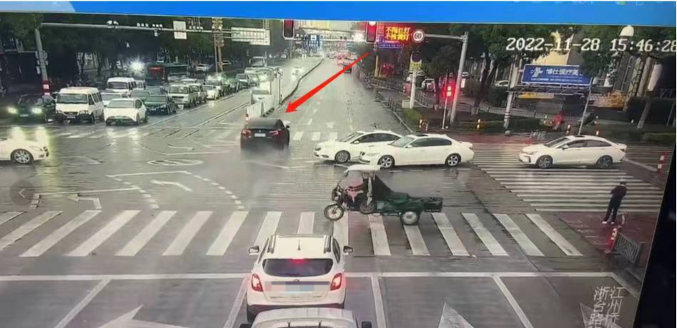 “潮州案”未决:又一辆特斯拉,与两车碰撞致2死1伤!目击者:肇事车辆在左转车道闯红灯