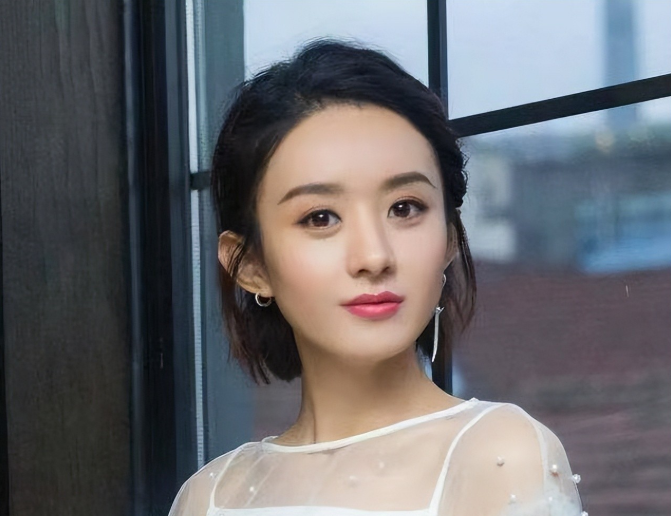 赵丽颖|明明长得相似的脸，一个美一个“土”