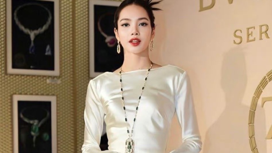 没刘海的Lisa很泰妹？