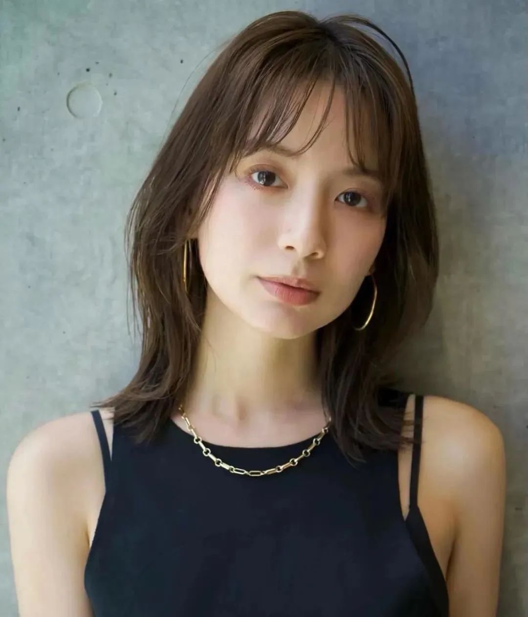 发型 不再烫“大妈卷”！2023年40岁女性最爱的4款时髦发型。