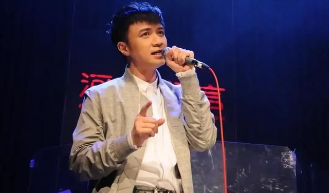 古巨基:她以经纪人身份陪我22年,52岁为我高龄产一子,能不爱吗