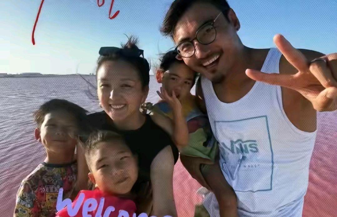 《超女》18年后,何洁处处输给“李周张”,但有一方面她却赢了