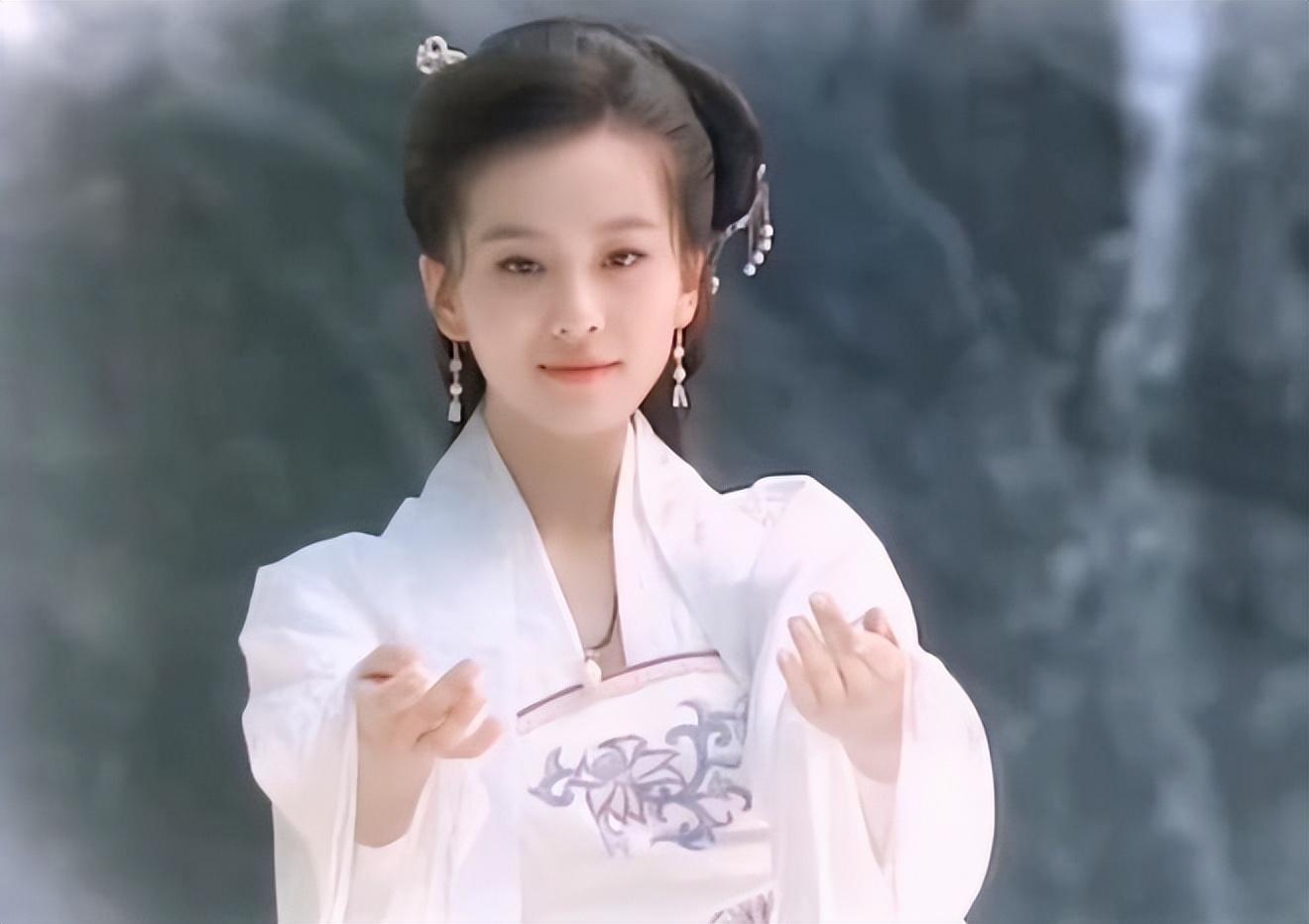 真正的花魁根本不用旁白尬吹, 人群中一眼夺目的绝色