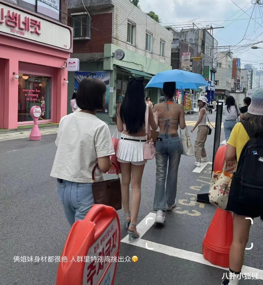 小S仨女儿韩国逛街,17岁大女儿穿着大胆,网友:太妹装很不得体
