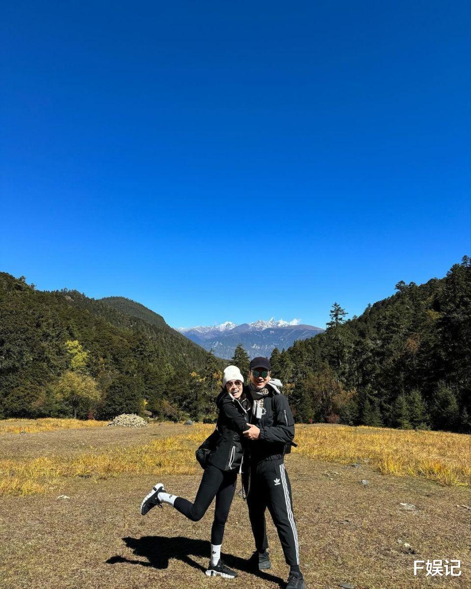 胡蓓蔚单立文时隔3年再出游 夫妻俩到内地欣赏美好风光晒恩爱合影