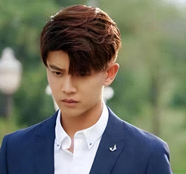 美男？假的！4位靠角色滤镜成男神的演员，颜值个个都经不起推敲