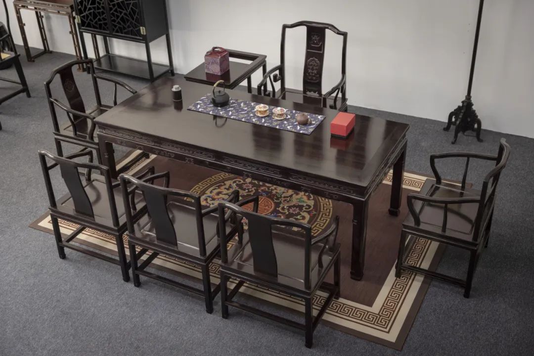 小叶紫檀|价值百万的紫檀红木家具和你有缘分吗?