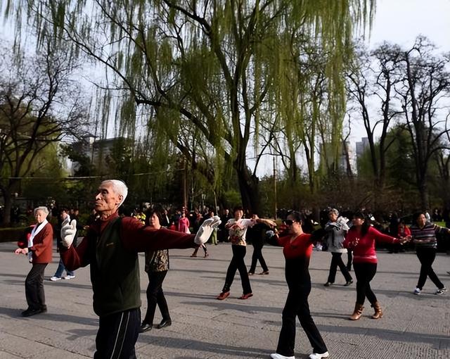 你发现没有？元旦将至，中老年的5个“怪现象”，跟往年大不相同