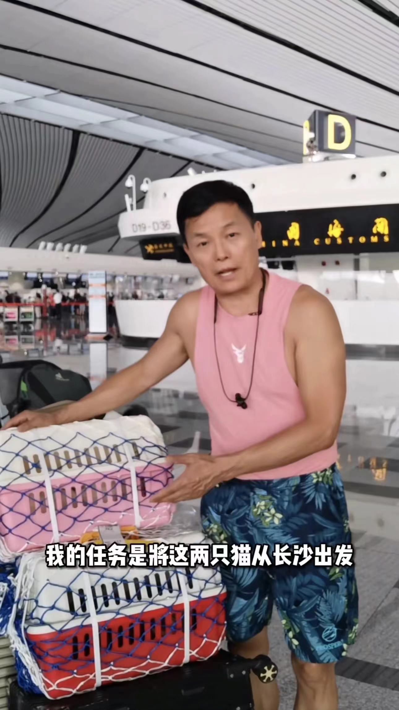 65岁演员移居拉脱维亚！与小2岁洋岳父同框显尴尬，混血女儿吸睛