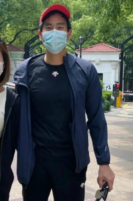 泰勒·斯威夫特|“陆毅们”的尴尬:年轻时靠脸出名,人到中年发现“无路可走”