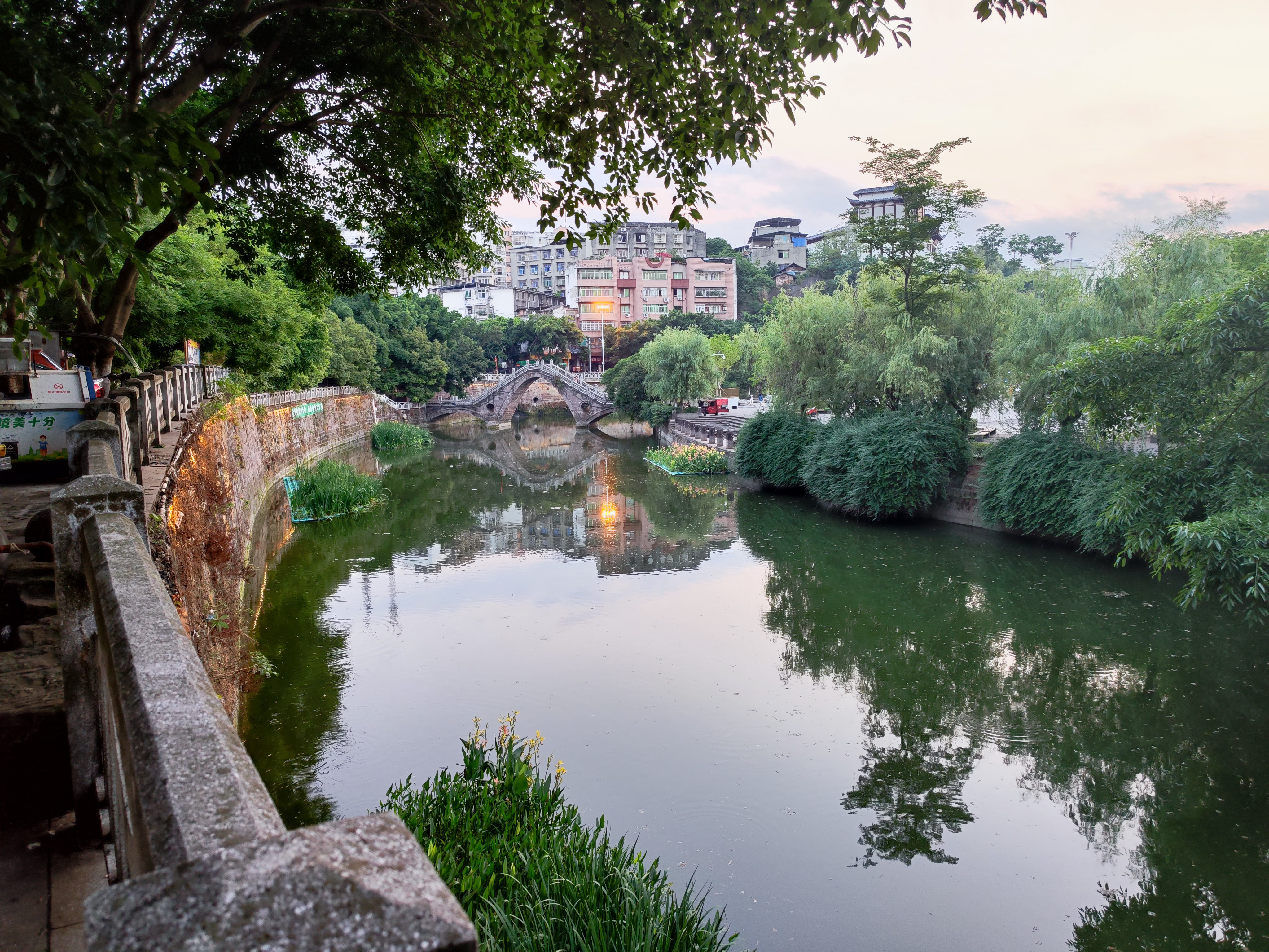美食秀|走街串巷，一份川菜回锅肉，就打发了独自一个人的晚餐