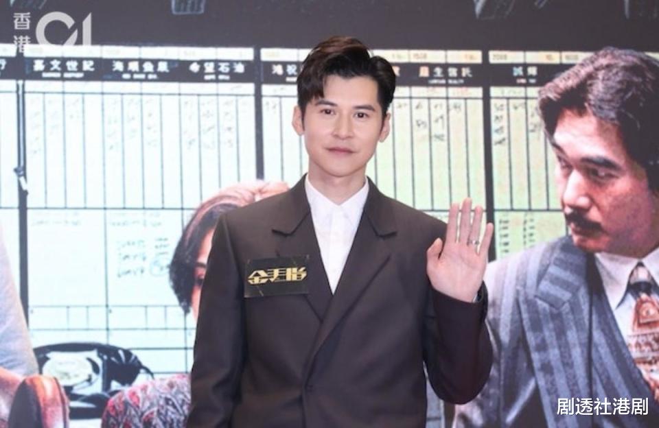 新戏上映蔡卓妍装假胸,造型酷似刘嘉玲,与梁朝伟有激吻场面