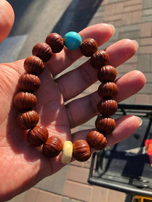 别再“画蛇添足”啦,这8种文玩手串根本就不需要配饰,太累赘!