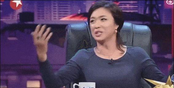 嘴对嘴接吻,当众强吻30岁女儿,没边界感的明星父母有多离谱?