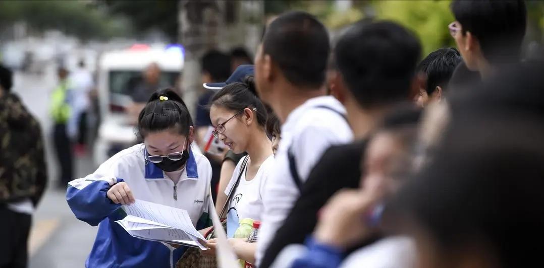 深圳流浪女：本科毕业皮肤白皙，宁愿靠翻垃圾桶为生，也绝不上班！