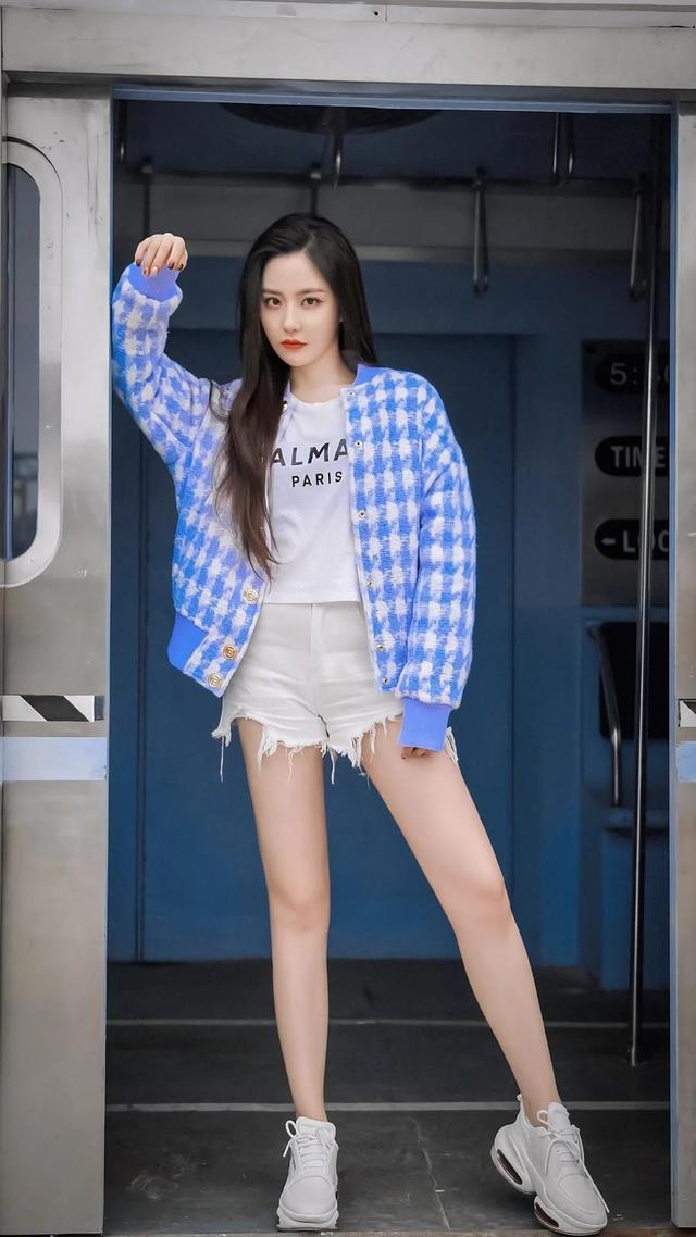 王艺瑾|王艺瑾,又长又直,真的是好身材