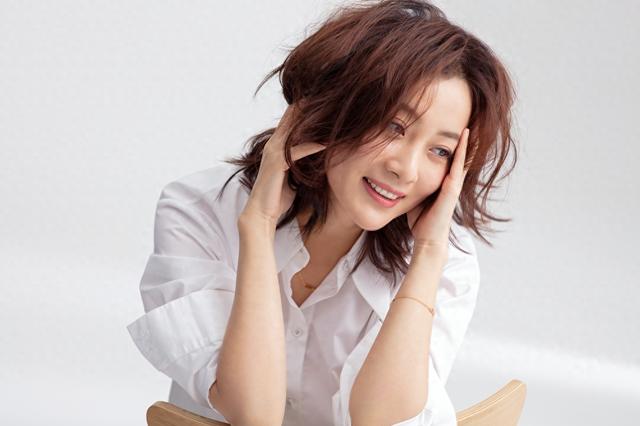 徐梵溪:没有婚姻,也没有孩子,男友花5亿娶李小冉,她低调成全