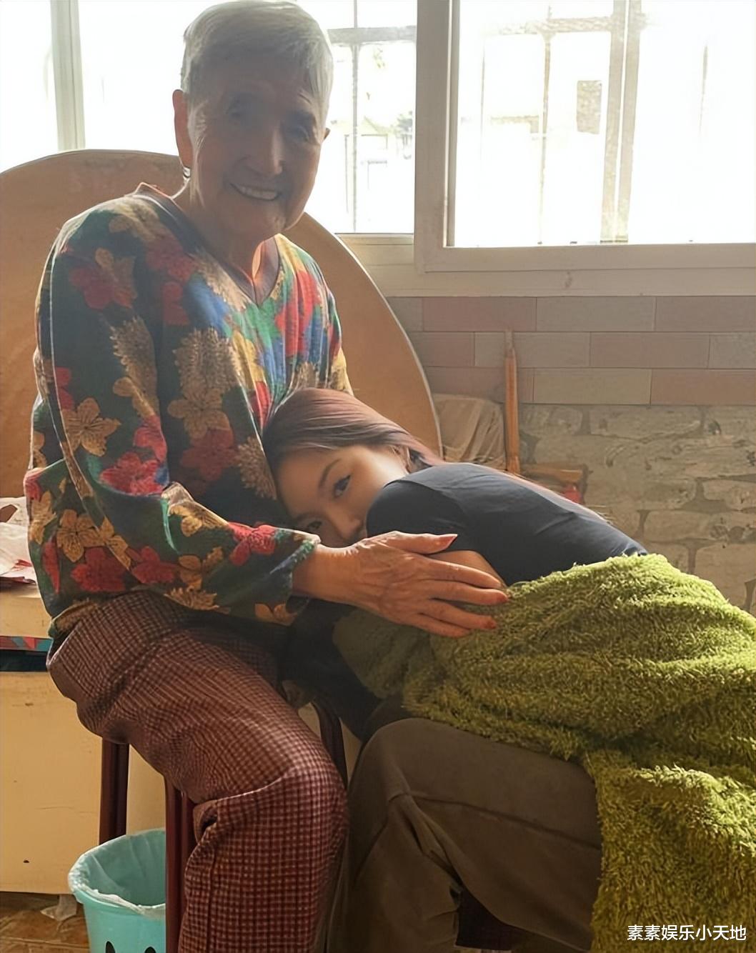 高以翔女友回内地探望外婆，粉丝希望她到高以翔事发地去悼念