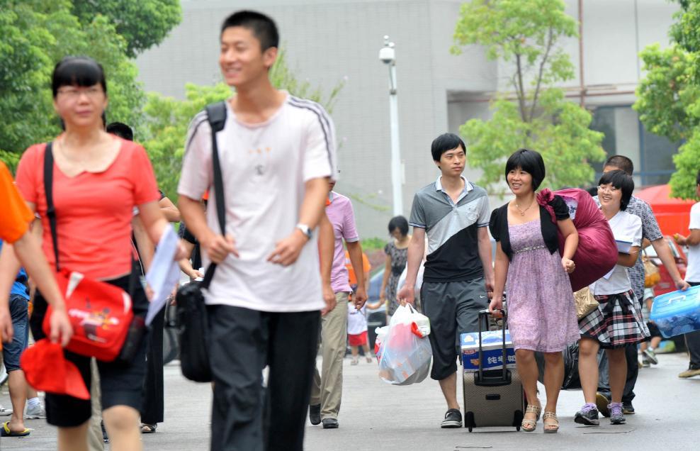大学校园里的几种“暗黑交易”,接单者能赚钱,下单人却利大于弊