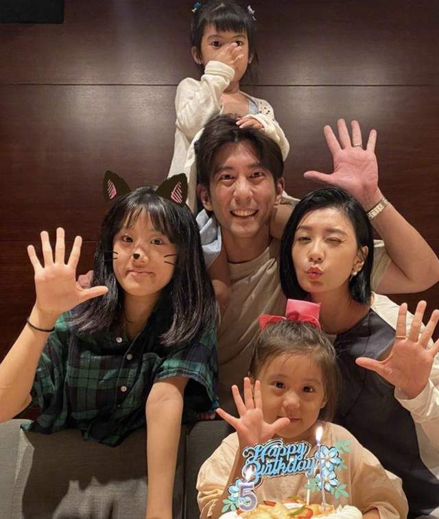 梧桐妹变大胆了,晒泳装照心情好,曾戴鼻环贾静雯表达看法