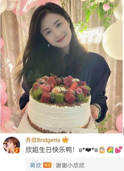 中年女星夏日近照：谢楠瘦削，卢靖姗自嘲脸塌，40岁蒋欣瘦了