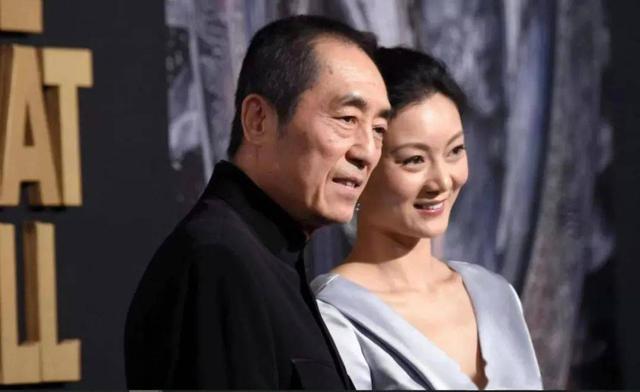 张艺谋|有人问张艺谋:你身家几十亿,为什么残疾弟弟还在家修自行车?