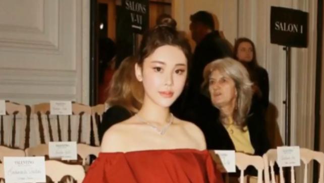 蔡天凤|蔡天凤名媛身份被质疑：曾改过名，母亲改嫁，家庭关系复杂？