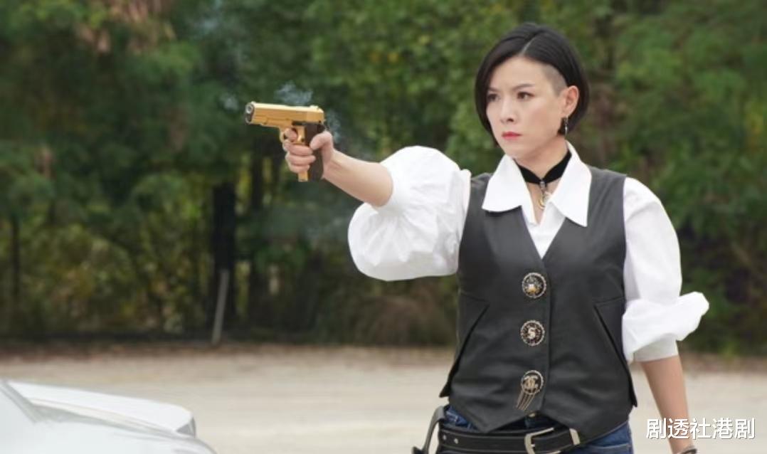 好拼!TVB人气女星时隔9年复出拍剧,分饰两角更因束胸喘不过气