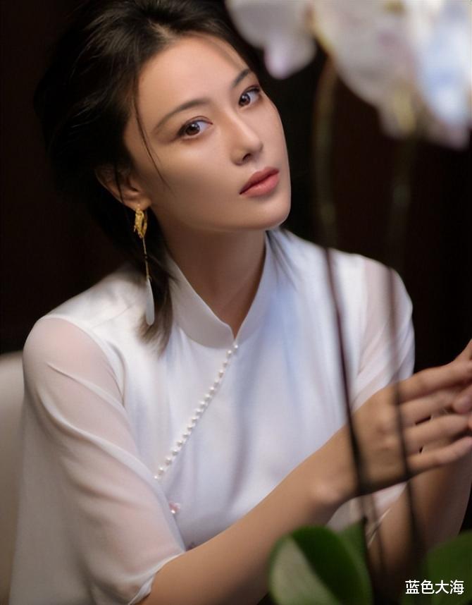 张馨予|张馨予:一手烂牌打出王炸,她的“清醒”值得我们深思