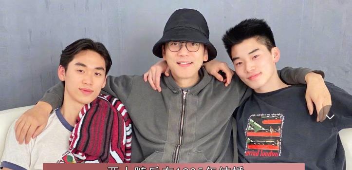 笑喷！林依轮和23岁儿子游上海迪士尼，网友：别合影，对儿子不利