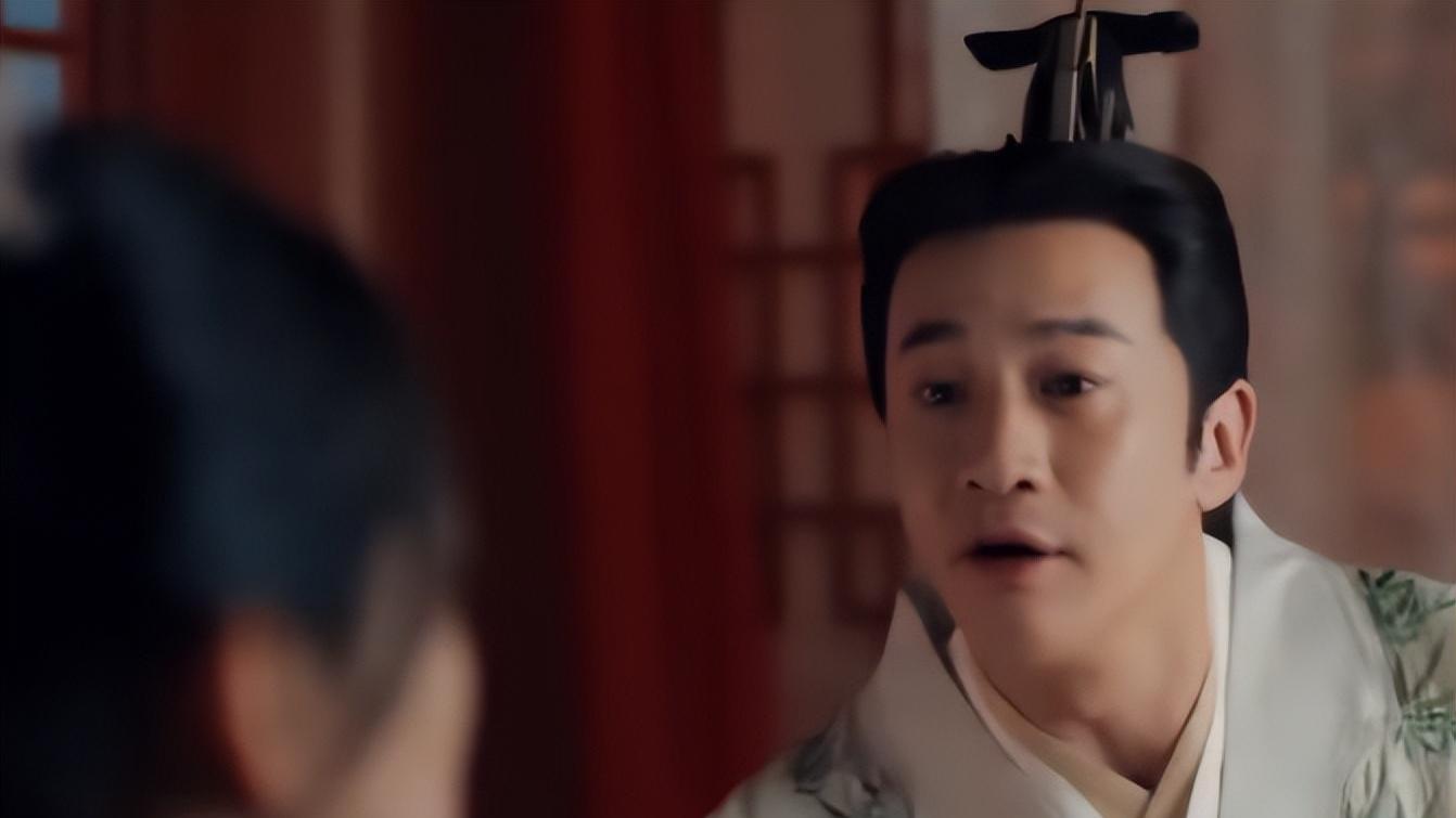 当40岁的黄圣依跟36岁何泓姗站在一起，我才明白什么叫气质和骨相