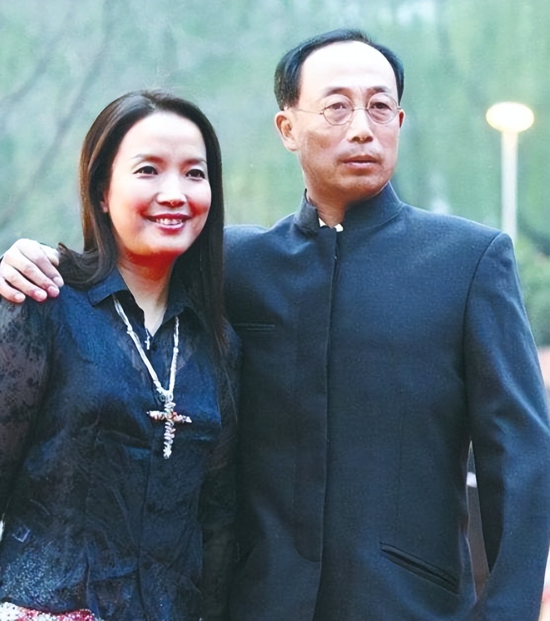 李敏镐|66岁老戏骨孙海英美国捡垃圾！身材佝偻动作熟练，一天收获130元