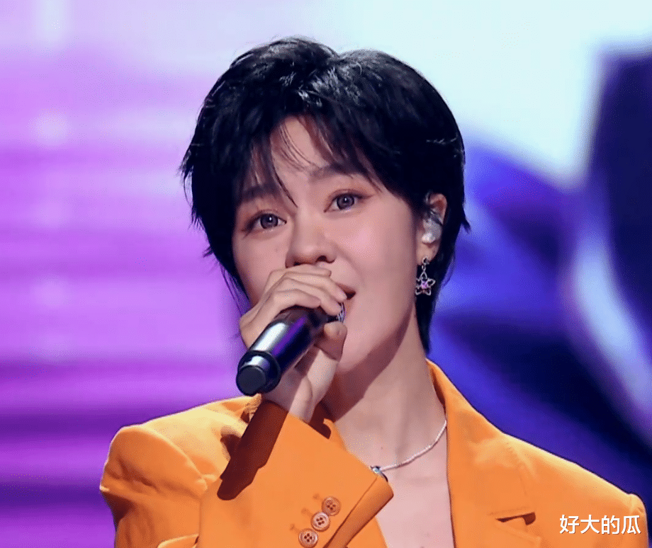 李宇春和华晨宇,2个“混子”歌手,在香港这一晚彻底现了原形