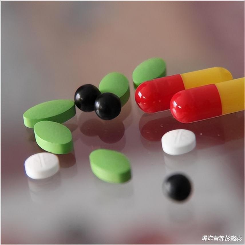 先喝水还是先吃药、先吃饭还是先吃药？原来服药也有相关注意事项