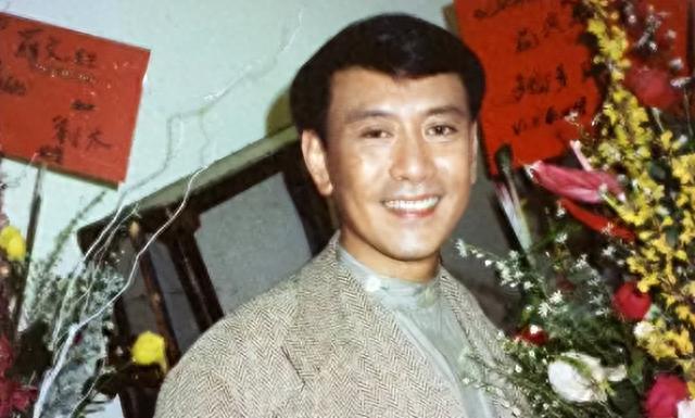 2002年“妖王”罗文去世，葬礼轰动全港，刘銮雄为何会被赶出灵堂