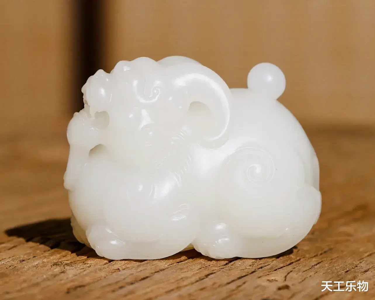 老物件|又一种极品白玉山料！被称为“籽料之母”的和田玉黑山料！