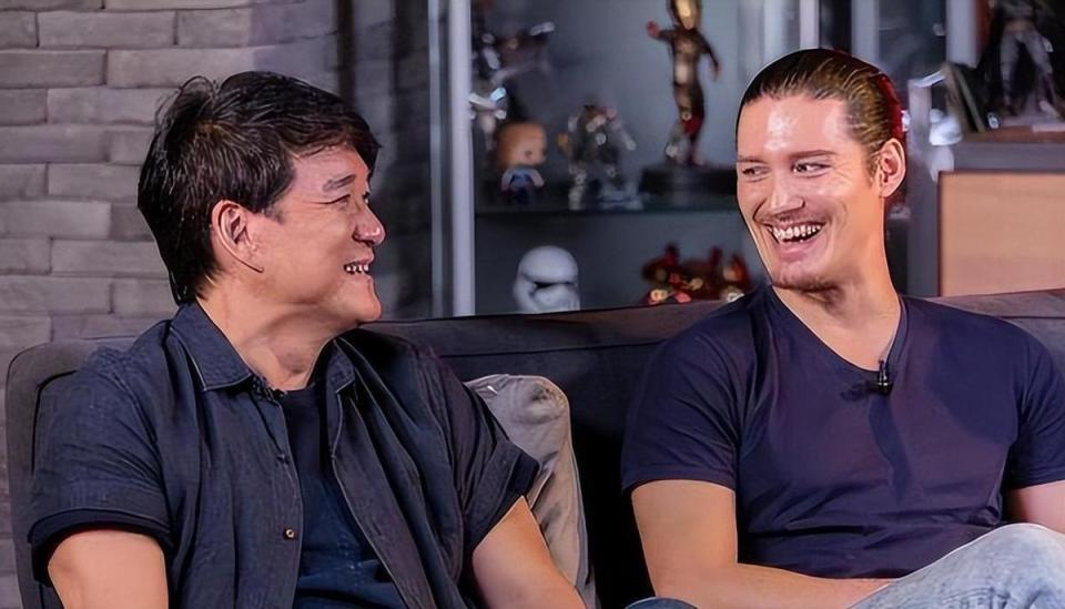 看到刘烨儿子的最新照片，才知道混血的辛酸