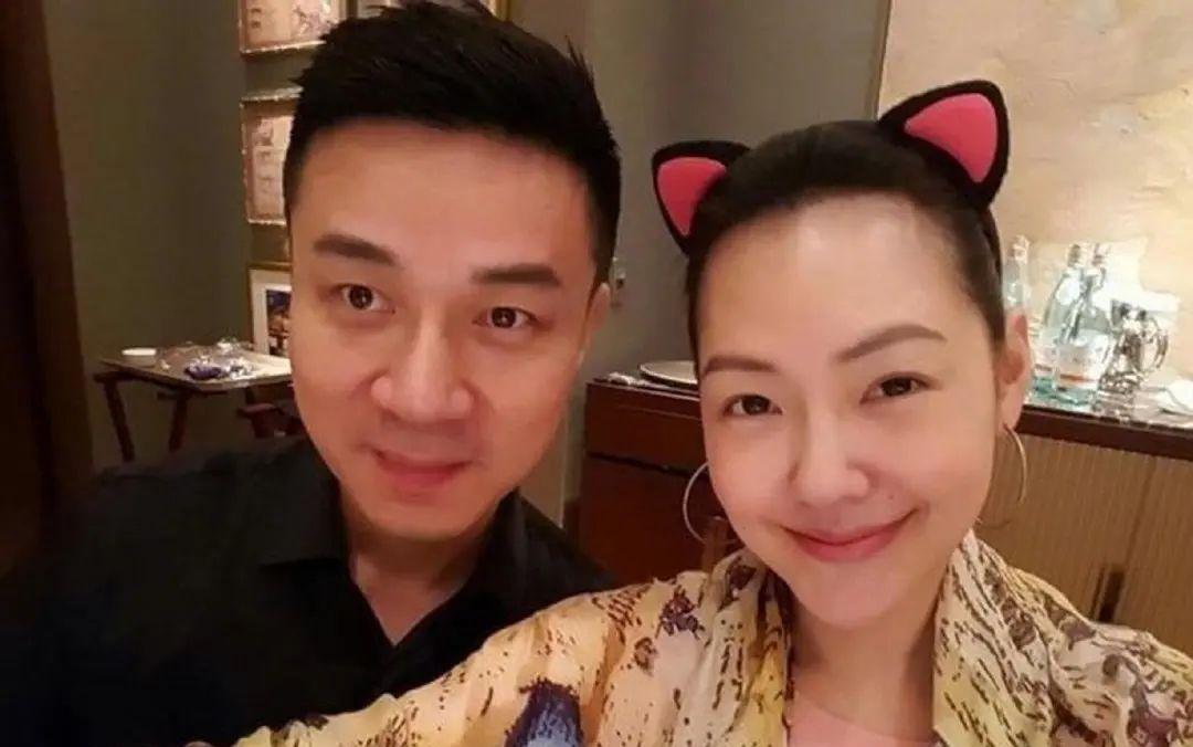 太惨了!曝许雅钧将私生子接回家,小S双眼红肿,恐被净身出户!