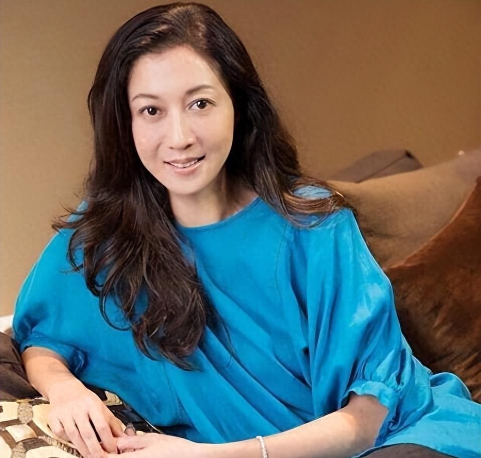 为斩草除根,成龙对乞讨为生的女儿下“毒手”,简直丧尽天良!